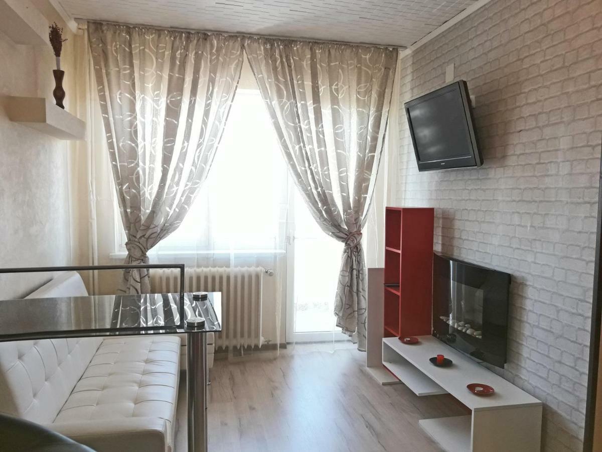 Ana'S Apartment Oradea Eksteriør bilde